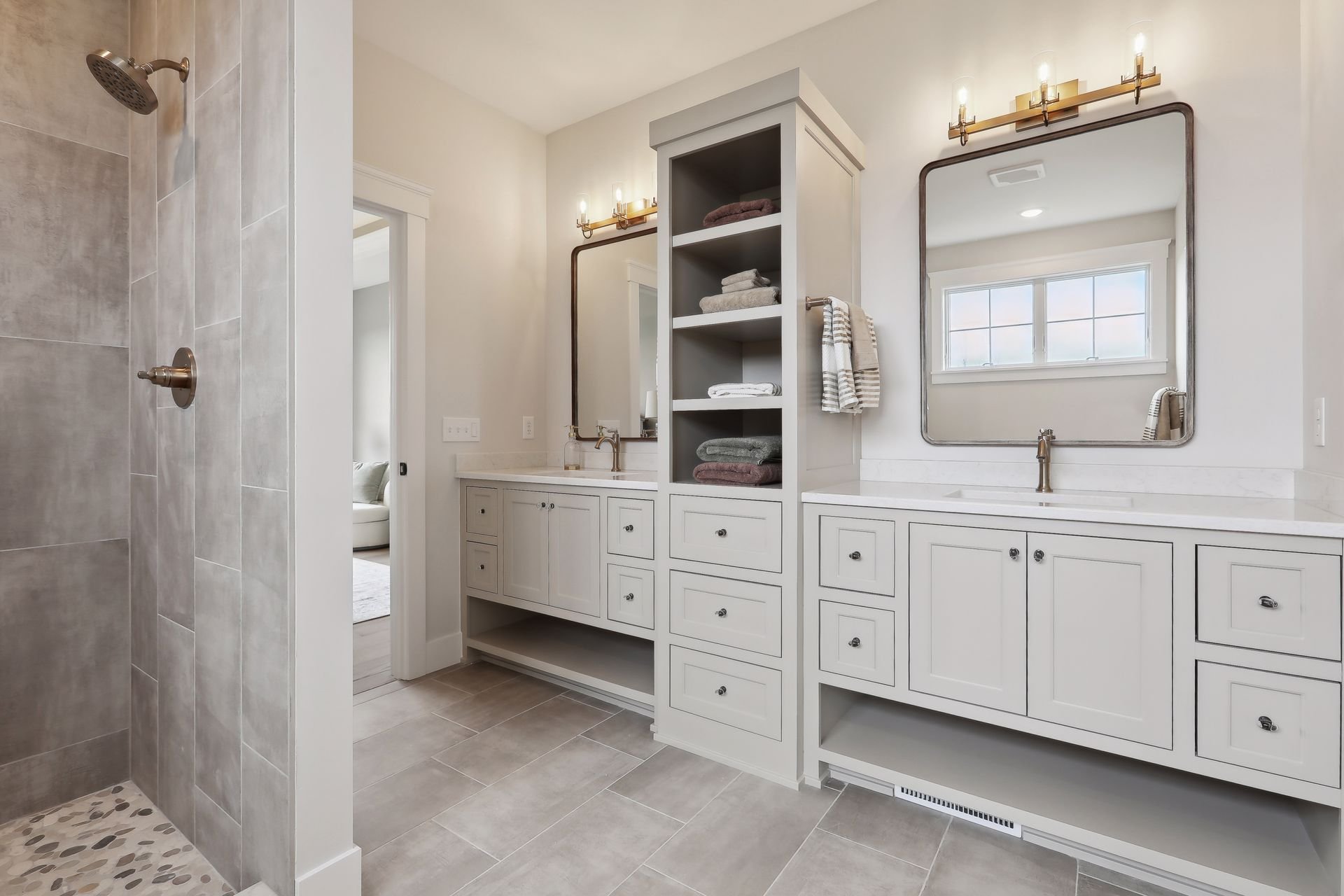 4724 Ordell Trail N Owners Bath
